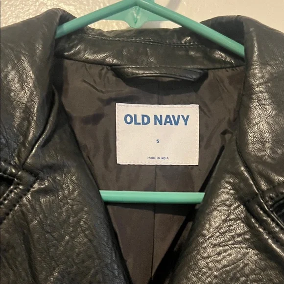 Old Navy Women's Black Leather Jacket - Picture 2 of 11